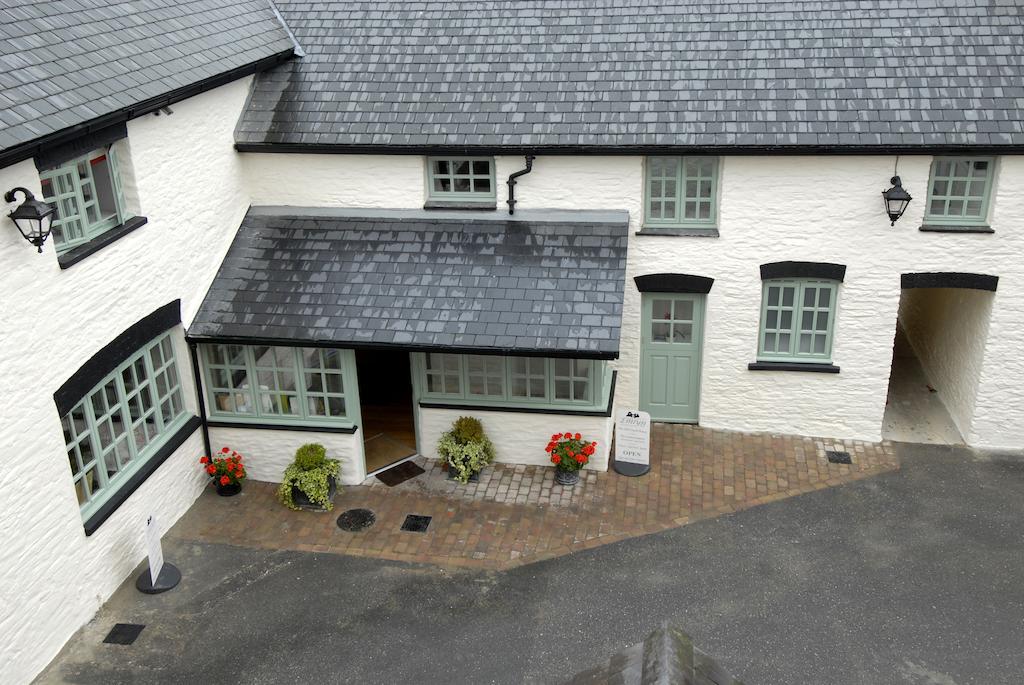 Gwesty'R Emlyn Hotel Newcastle Emlyn Esterno foto