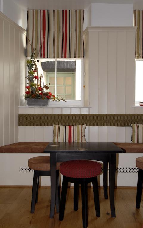Gwesty'R Emlyn Hotel Newcastle Emlyn Esterno foto