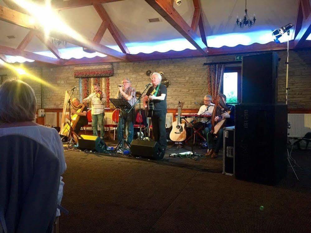 Gwesty'R Emlyn Hotel Newcastle Emlyn Esterno foto