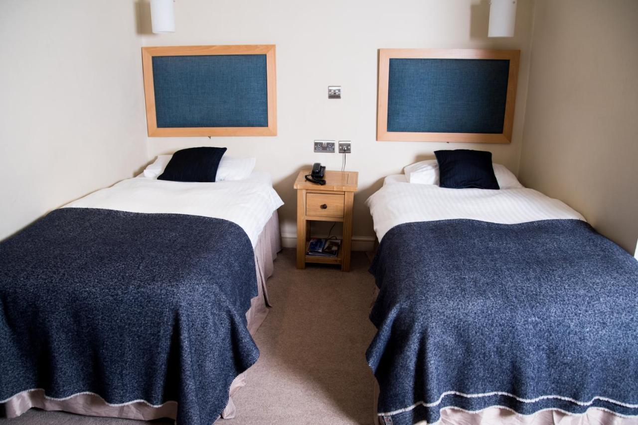 Gwesty'R Emlyn Hotel Newcastle Emlyn Esterno foto