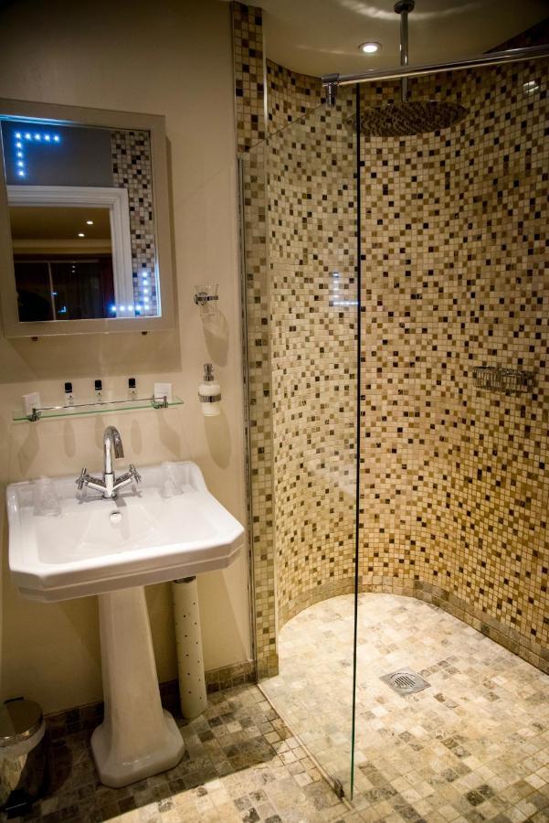 Gwesty'R Emlyn Hotel Newcastle Emlyn Esterno foto